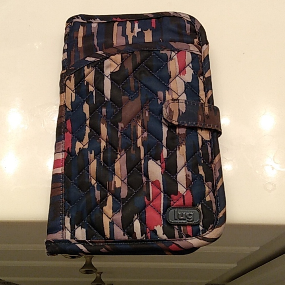 Lug Tandem Snap Closure Wallet. Navy Riverwalk. NWOT